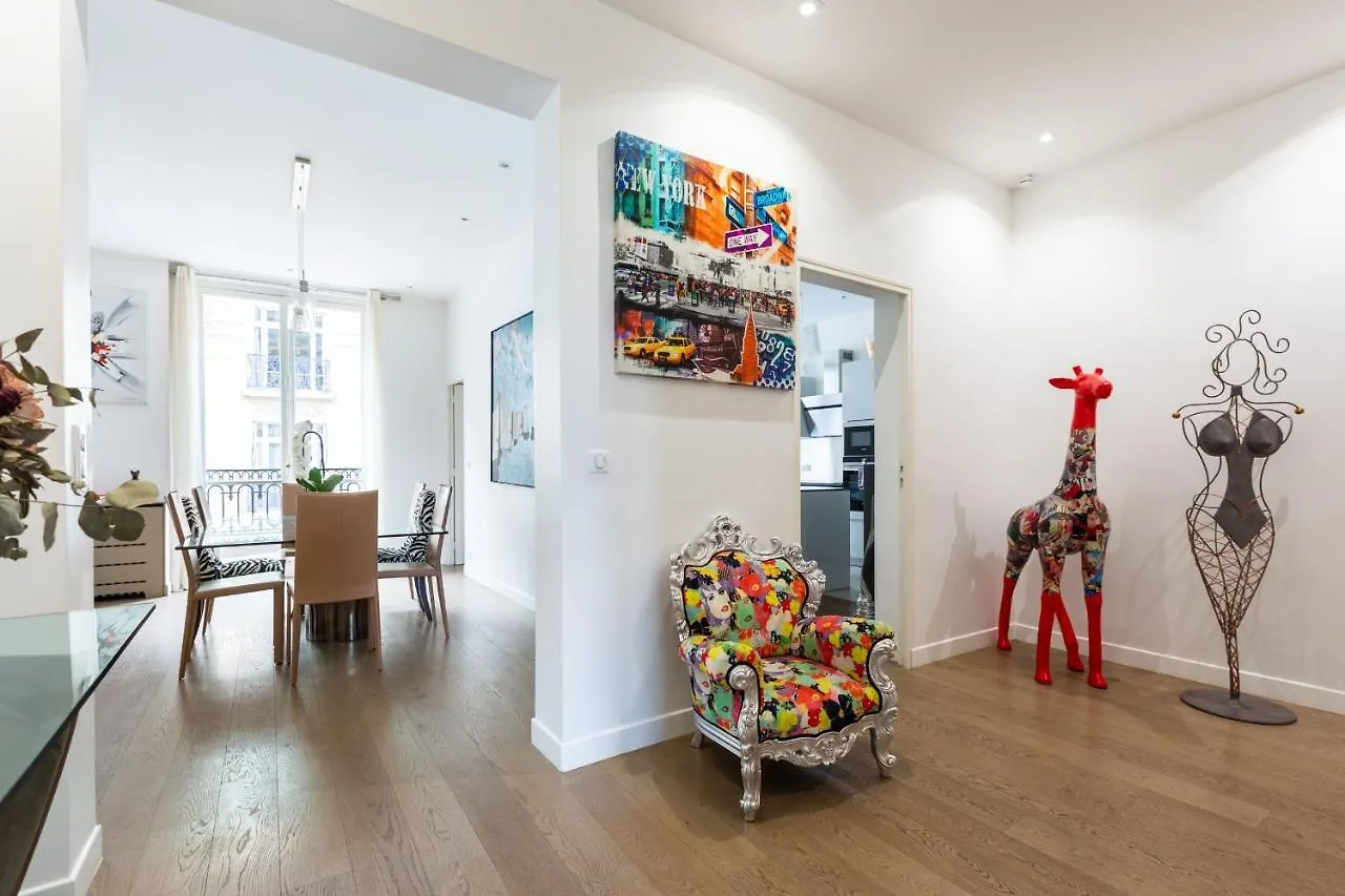 Apartment Charme Parisien Pres De L'arc De Triomphe - 183 M²