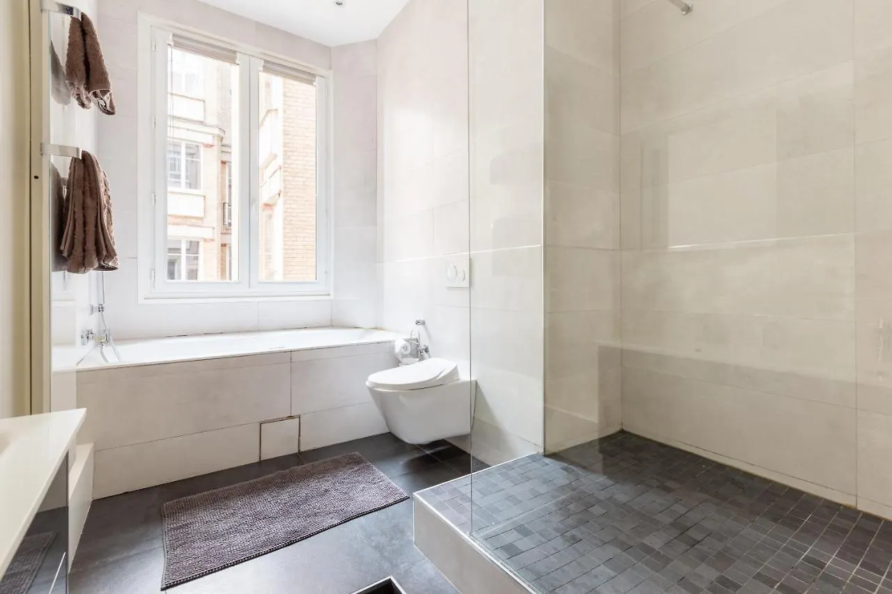 Charme Parisien Pres De L'arc De Triomphe - 183 M² Apartment